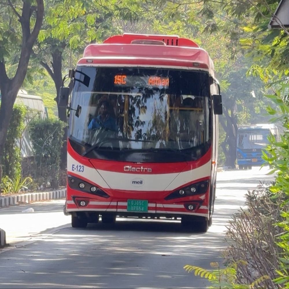 સુરતી બહેનોને રક્ષાબંધનની ભેટ:28 ઓગસ્ટે BRTS અને સિટી બસમાં મહિલાઓ તેમજ 15 વર્ષ સુધીના બાળકો માટે મુસાફરી તદ્દન ફ્રી