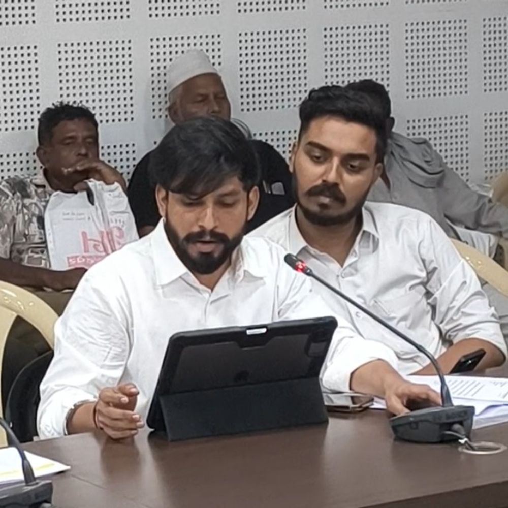 સુરતમાં નાસીરનગર ડિમોલિશન મામલે હોબાળો:હાઇકોર્ટની બાંહેધરીથી વિપરીત ડ્રો યોજાતાં વકીલ-અસરગ્રસ્તોનો વિરોધ, 31 તારીખે હાઇકોર્ટમાં સુનાવણી