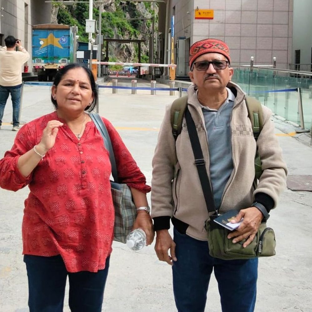 'જ્યાં સેલ્ફી લીધી એ જ બિલ્ડિંગ ધરાશાયી':નેપાળમાં લેન્ડસ્લાઇડ અને પૂર વચ્ચેથી પરત ફરેલા ગુજરાતીઓની દર્દનાક આપવીતી, 34 યાત્રિકોનો ચમત્કારિક બચાવ