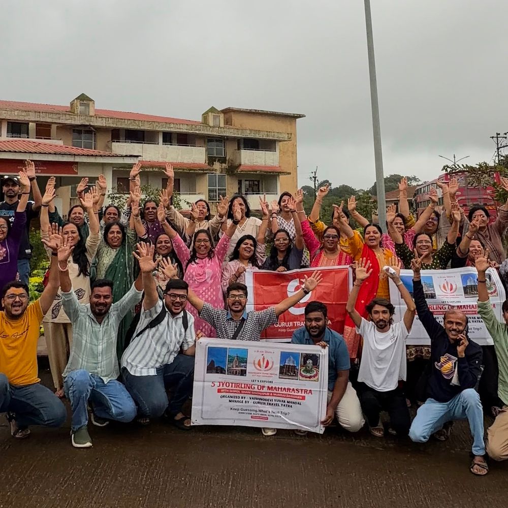 ઈસનપુર મંડળે 50 સિનિયર સિટીઝનને 5 જ્યોતિર્લિંગના દર્શન કરાવ્યા:શ્રાવણ માસમાં જ્યોતિર્લિંગની યાત્રાનું આયોજન, શનિ શિંગણાપુર અને શિરડી મંદિરના દર્શન કર્યા