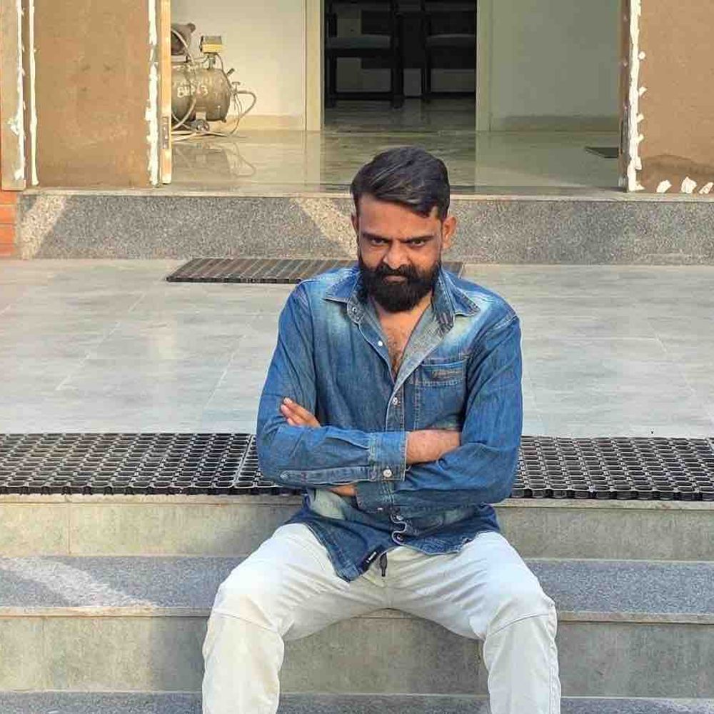 પાલનપુરમાં મર્ડર કેસનો આરોપી એક વર્ષે ઝડપાયો:એલ.સી.બી.એ ગઠામણ પાટિયા પાસેથી ફરાર અશ્વિન પટેલને પકડ્યો