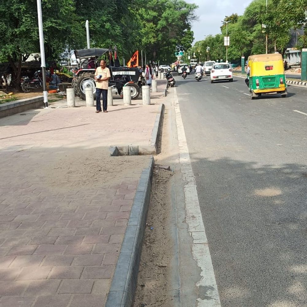 મહેસાણાના 1700 મીટરના આઇકોનિક રોડ પર પાર્કિંગ ગાયબ
