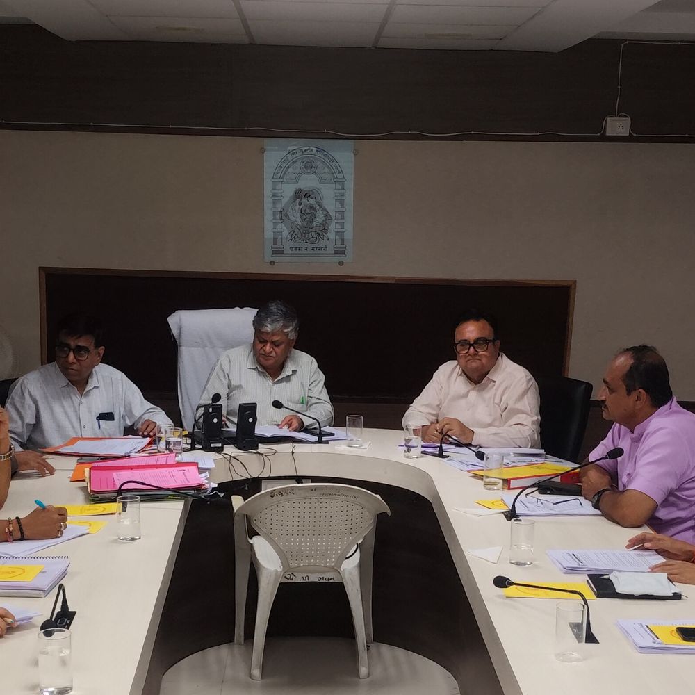 B.Ed. અને M.Ed. કોલેજોમાં બેઠકો વધારવાની માંગ યુનિવર્સિટી તંત્ર દ્વારા ફગાવવામાં આવી.