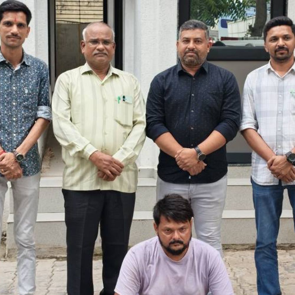 હર્ષ સંઘવીના નામે દારૂબંધી પર ફેક ન્યૂઝ વાયરલ કરનાર ઝડપાયો:સોશિયલ મીડિયામાં ઝડપથી પ્રસિદ્ધિ મેળવવા આવી પોસ્ટ શેર કરી હોવાની કબૂલાત