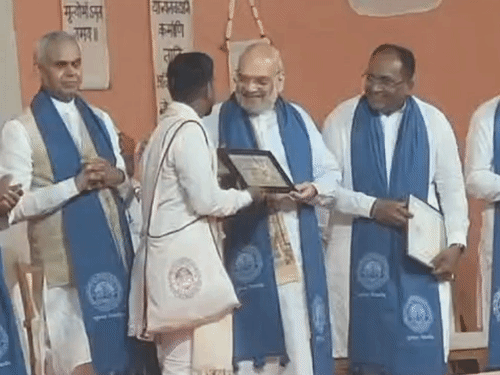 'હું અહીં વાંચવા આવતો, આજે મુખ્ય અતિથિ બન્યો':ગુજરાત વિદ્યાપીઠના 72મા પદવીદાનમાં 900 વિદ્યાર્થીઓને પદવી એનાયત, દીક્ષાંત સમારોહમાં ગાંધી ટોપી ગાયબ
