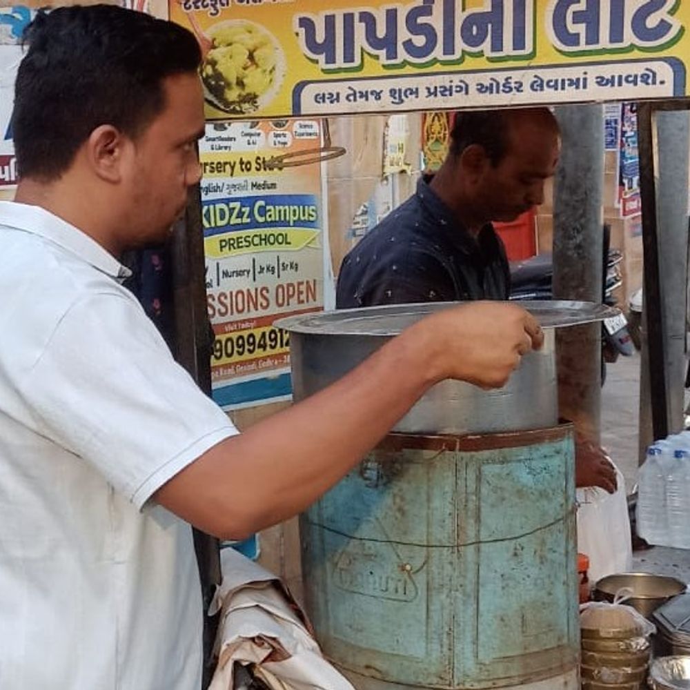 તહેવારો પૂર્વે ફૂડ સેફ્ટી વિભાગે સઘન તપાસ હાથ ધરી:60થી વધુ હોટલ-રેસ્ટોરન્ટમાં ચેકિંગ કર્યું, 30થી વધુ પેઢીઓને નોટિસ