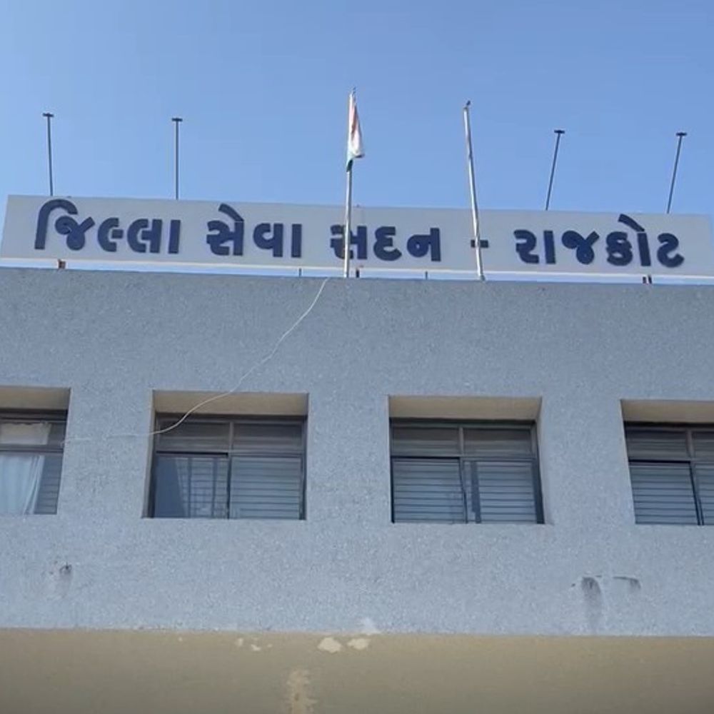 કલેકટર કચેરીમાં આધાર કાર્ડ સેવા શરૂ થશે:રાજકોટમાં વહિવટી તંત્રની ઓફિસમાં જનસેવા કેન્દ્રમાં નવી સુવિધાથી લોકોને ફાયદો થશે