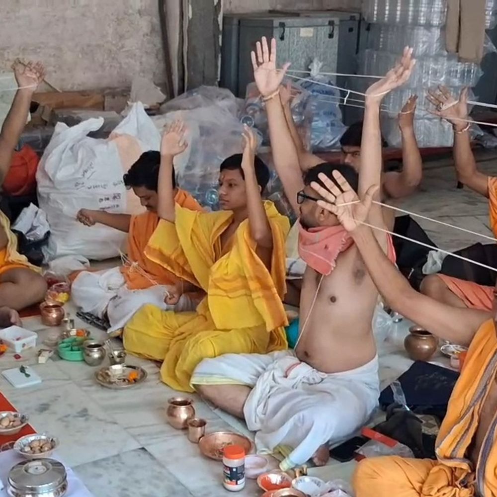 શ્રાવણી પૂનમની ભક્તિભાવપૂર્વક ઉજવણી:દામોદર કુંડ ખાતે હેમાદ્રી સ્નાન કરી ભૂદેવોએ નવી જનોઈ ધારણ કરી