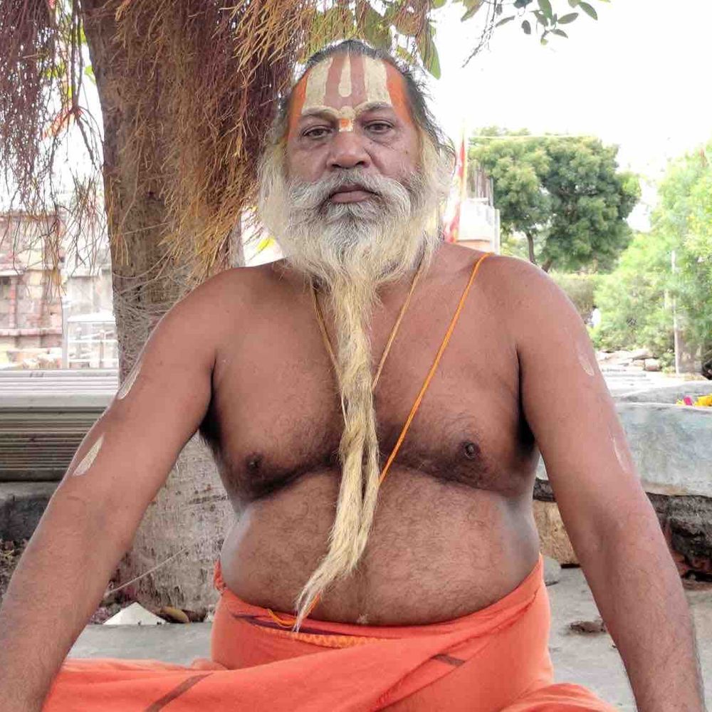 અમરેલીના પૂજારી ગોમતીબાપુ ગુમ:અયોધ્યાથી નેપાળ જવા નીકળ્યા બાદ 10 દિવસથી કોઈ પત્તો નહી