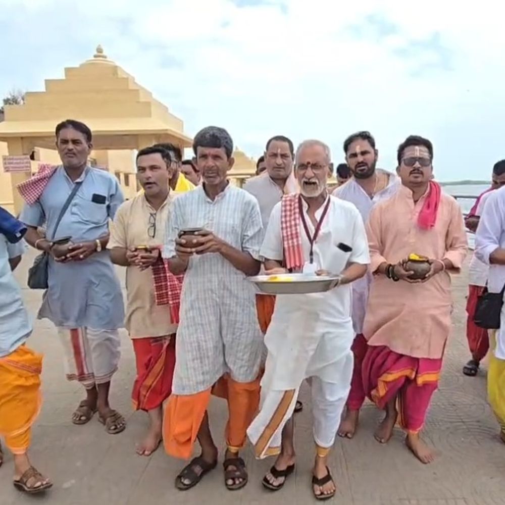 ગુજરાતમાં સારા વરસાદ માટે સોમનાથમાં વિશેષ પ્રાર્થના:તીર્થ પુરોહિત સોમપુરા બ્રાહ્મણ સમાજે 40-50 ભૂદેવો સાથે અભિષેક કર્યો