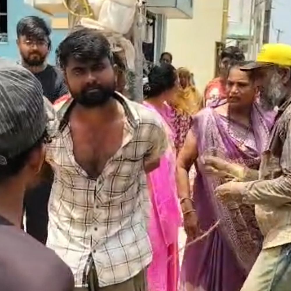 યુવકને વીજપોલ સાથે બાંધી માર માર્યો:પ્રભાસ પાટણમાં ચોરીના આરોપસર સ્થાનિકોએ પોલીસને સોંપ્યો