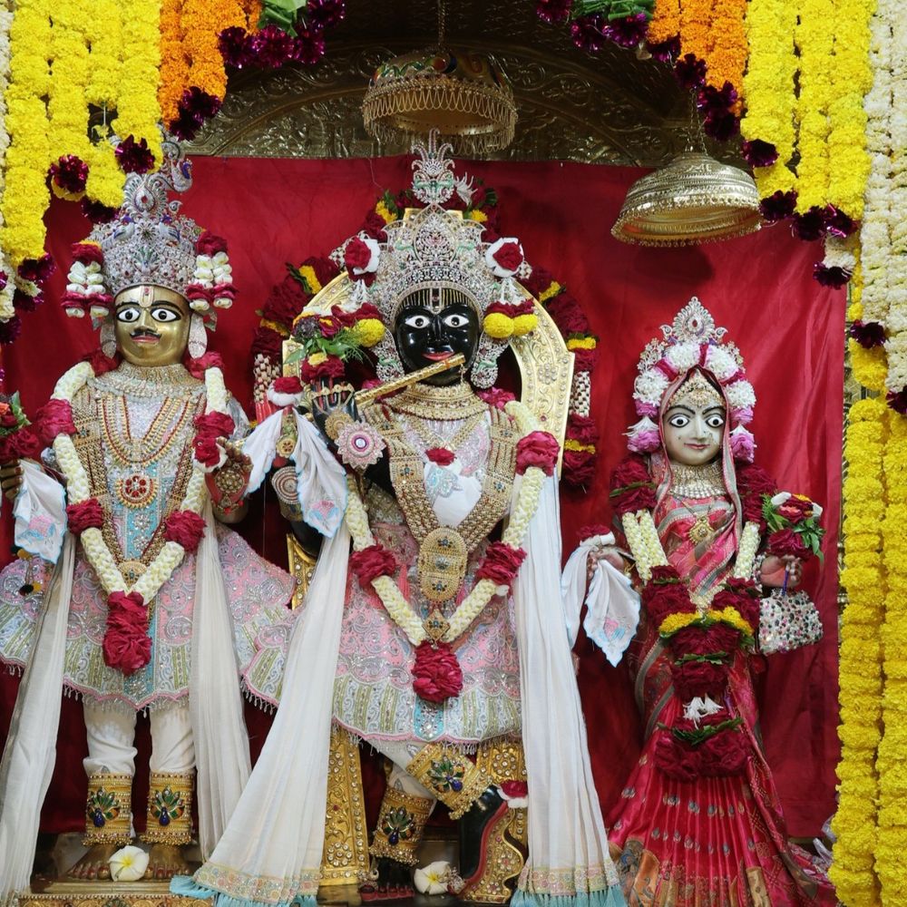ગઢડા ગોપીનાથજી મંદિરે વિશેષ રાજસી શણગાર:રક્ષાબંધન પર્વે ભક્તોએ અલૌકિક દર્શન કર્યા