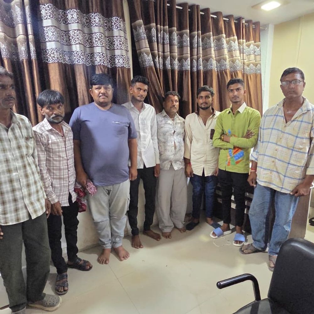 હળવદના સુસવાવમાં પોલીસનો દરોડો, 8 જુગારી ઝડપાયા:રૂ. 41,500 રોકડ જપ્ત, જુગારધારા હેઠળ ગુનો નોંધાયો