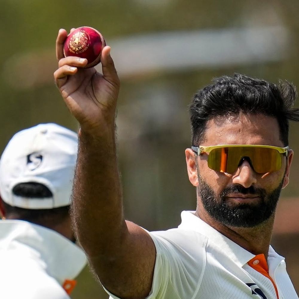 BCCI આકિબ નબીને ઇંગ્લેન્ડ મોકલવાની તૈયારીમાં:ન્યૂઝીલેન્ડ ટેસ્ટ પહેલાં ત્યાં ડોમેસ્ટિક મેચ રમશે, ઇંગ્લિશ કાઉન્ટી ટીમ સરે સાથે વાતચીત ચાલુ