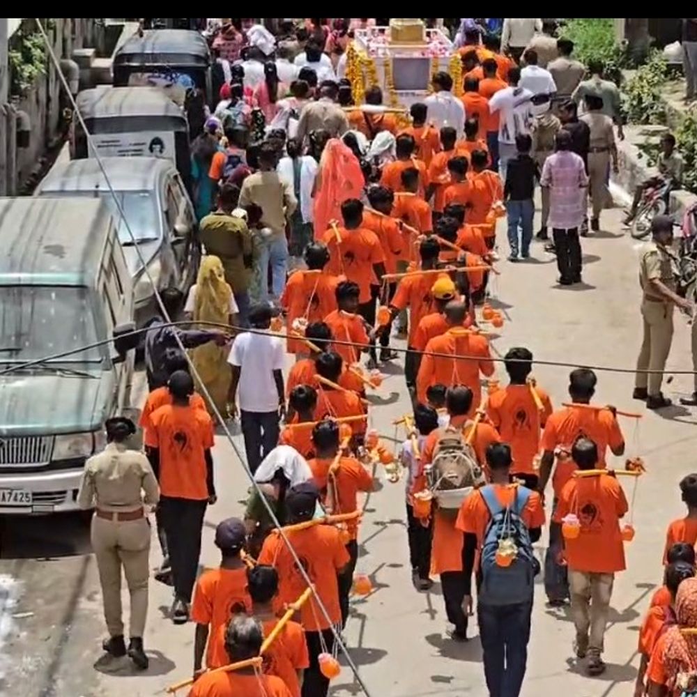 ભરૂચમાં સમરસ કળશ કાવડ યાત્રા યોજાઈ:શ્રાવણ માસમાં ભક્તો અને સંતો મોટી સંખ્યામાં જોડાયા