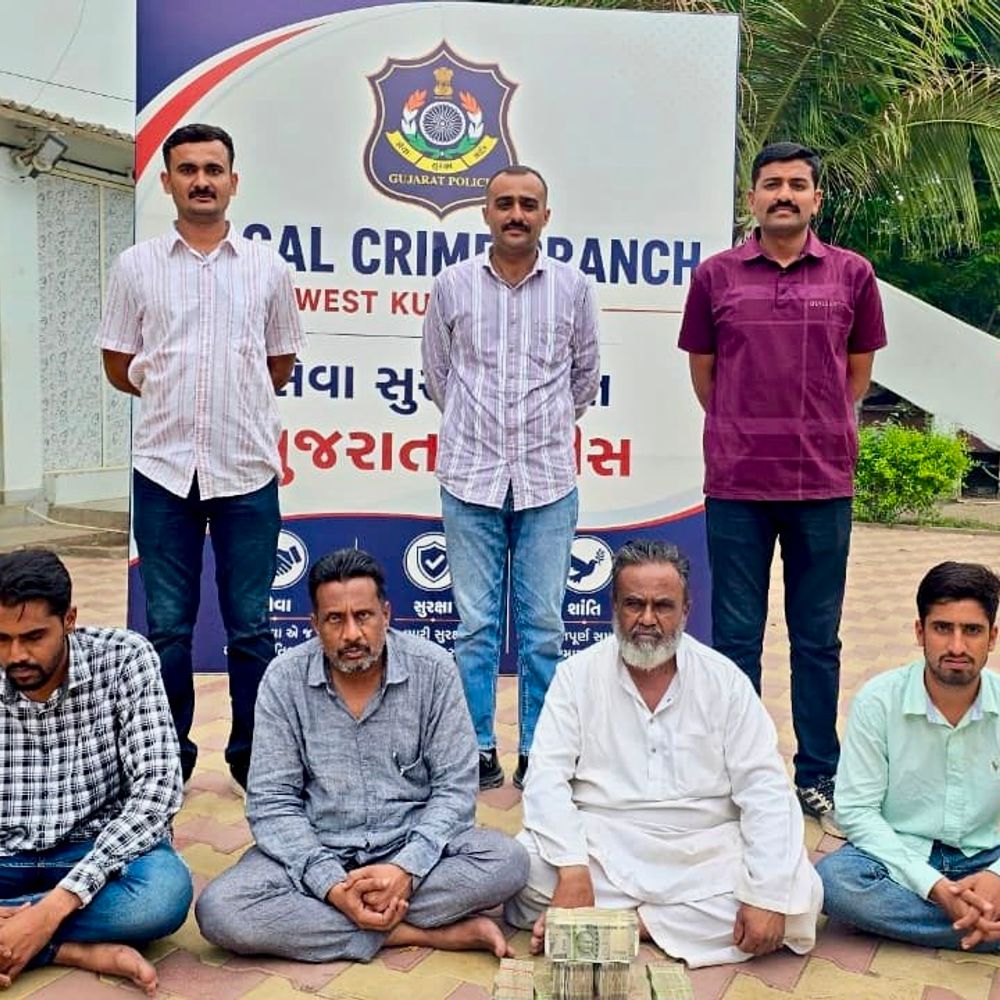 ભુજમાં સસ્તા સોનાની લાલચે રૂ. 32 લાખની ઠગાઈ:LCBએ ગણતરીના કલાકોમાં 4 આરોપીઓને ઝડપી રોકડ રકમ રિકવર કરી
