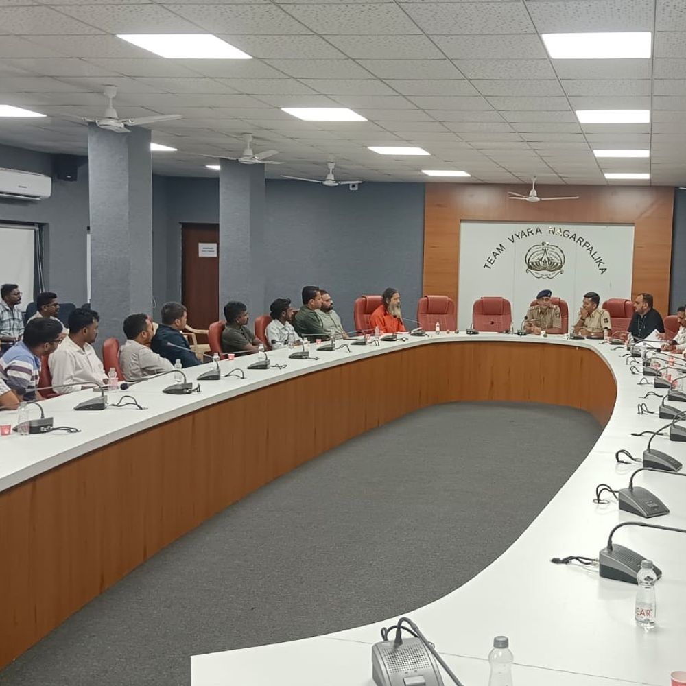 વ્યારામાં ગણેશોત્સવ માટે ગણેશ ઉત્સવ સમિતિ અને ગણેશ મંડળોની બેઠક:DySPની અધ્યક્ષતામાં આયોજકો સાથે ચર્ચા કરાઈ