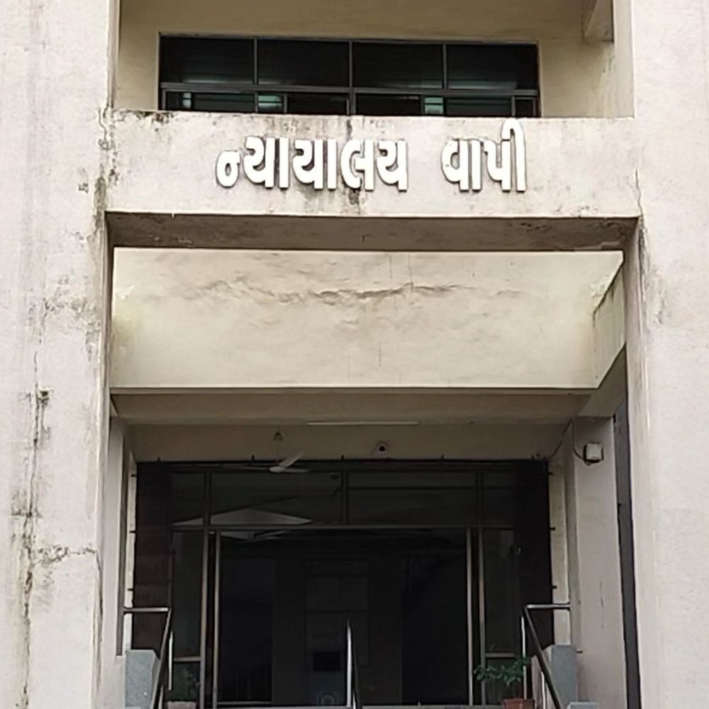 મહિલાઓના નગ્ન ફોટા વાયરલ કરનાર આરોપીની જામીન અરજી નામંજૂર:ઇન્સ્ટાગ્રામમાં ફેક આઈડી બનાવી બ્લેકમેલ કરવાના કેસમાં વાપી કોર્ટે આરોપીની અરજી ફગાવી