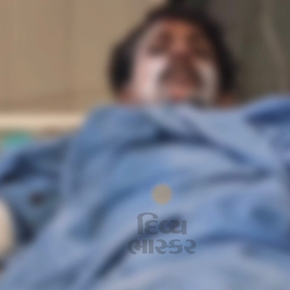 ગોધરામાં બિસ્કિટ ઉતારતાં ટ્રકચાલકને વીજ કરંટ લાગ્યો:અયોધ્યાનગરમાં વેપારીને ત્યાં હરિયાણાથી ટ્રક લઈ આવ્યો હતો, સિવિલ હોસ્પિટલમાં ખસેડાયો