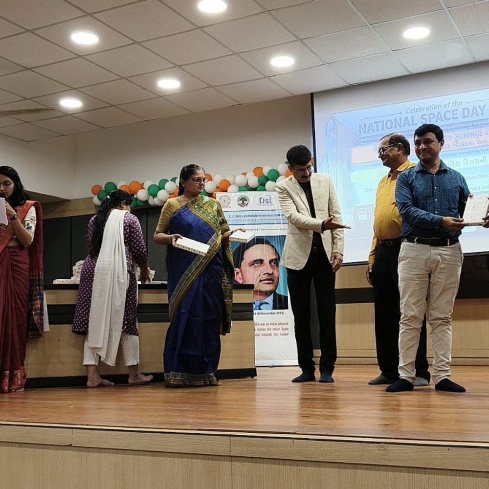આણંદમાં રાષ્ટ્રીય અંતરિક્ષ દિવસ નિમિત્તે સ્પેસ ક્વિઝ યોજાઈ:"વિકસિત ભારત" થીમ પર વિદ્યાર્થીઓએ ભાગ લીધો
