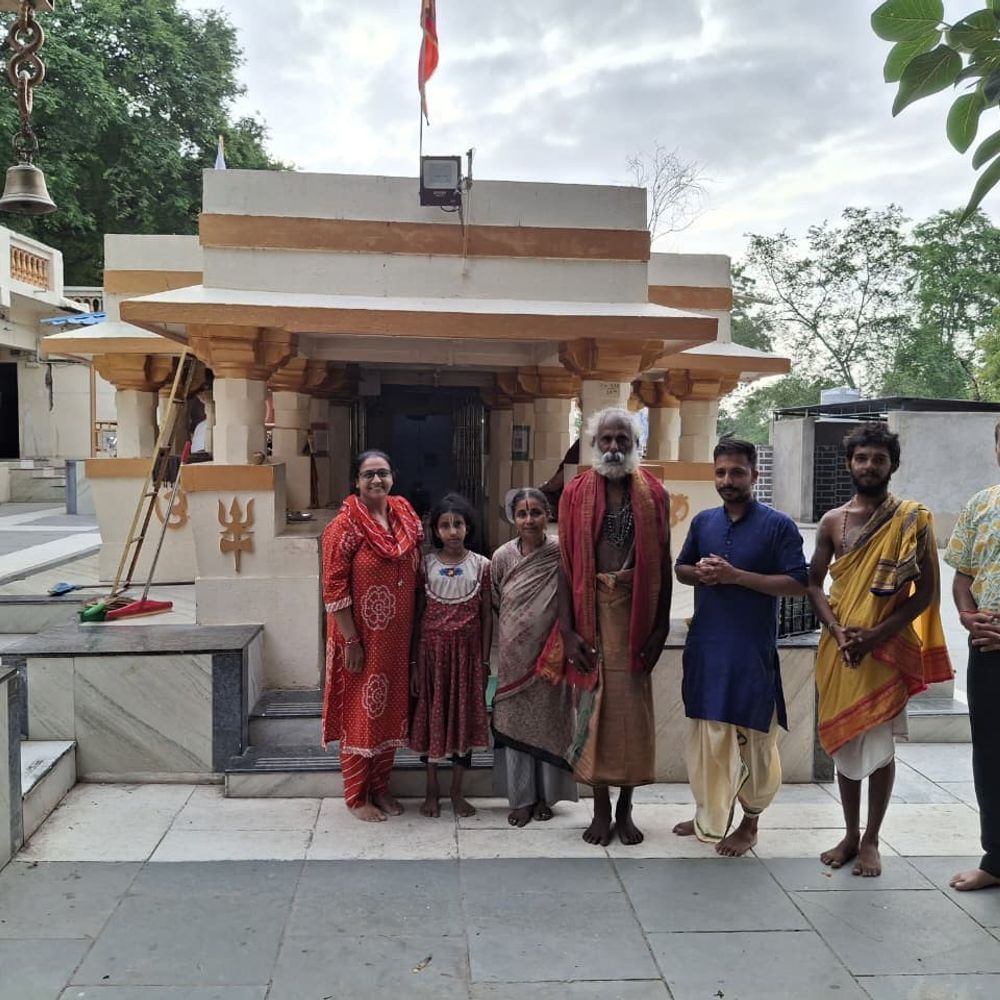 આચાર્ય રામનાથ પરિવાર સાથે રાયગઢ પહોંચ્યા:ઉડુપીથી 8000 KMની ભારત પ્રદક્ષિણા પર નીકળ્યા