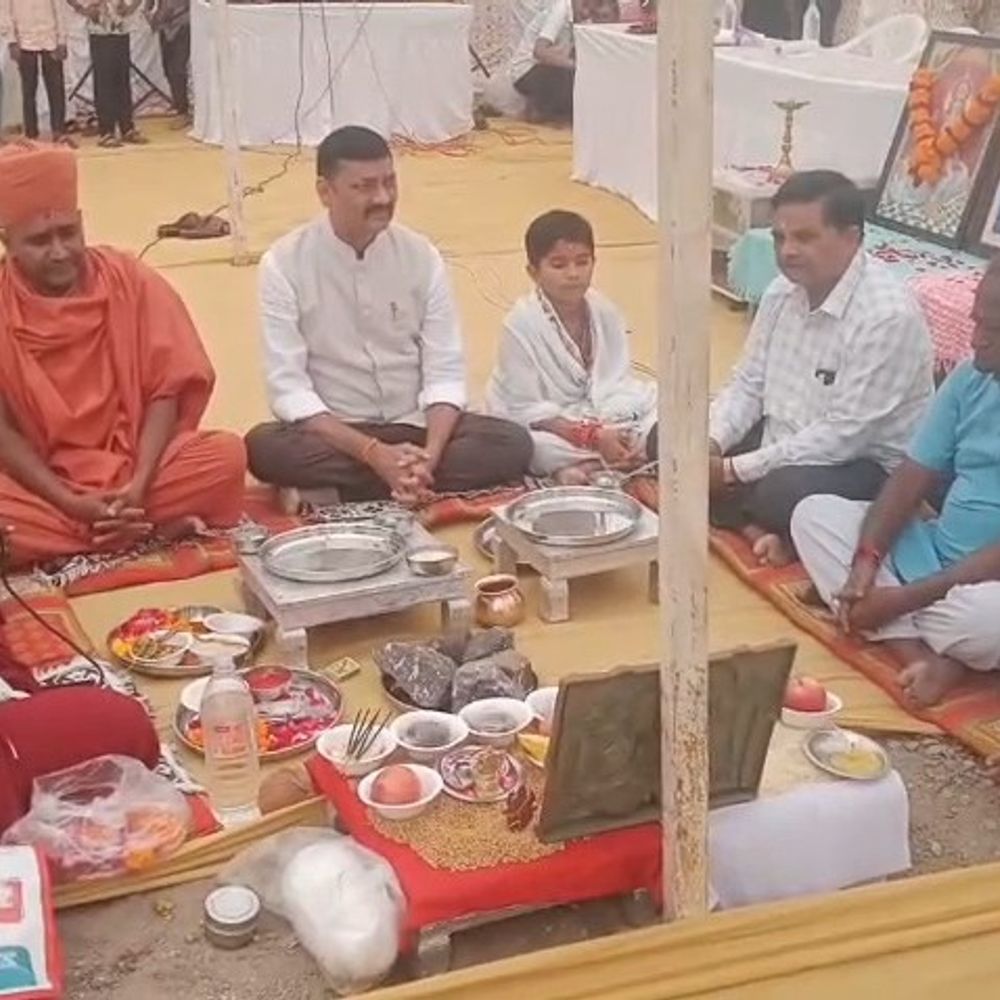 ગઢડાના ગોરડકામાં રૂ.7 લાખના ખર્ચે મહિલા લાઈબ્રેરી બનશે:ધારાસભ્ય, સંતો અને આગેવાનોના હસ્તે ખાતમુહૂર્ત કરાયું