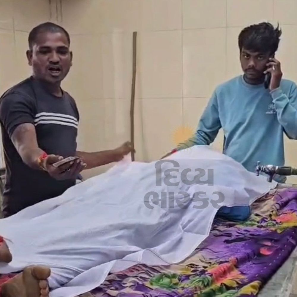 ગોધરામાં 17 વર્ષીય કિશોરનું વીજ કરંટથી મોત:મોબાઈલ ચાર્જર કાઢતી વખતે હાથ પ્લગના સંપર્કમાં આવતાં આંચકો લાગ્યો