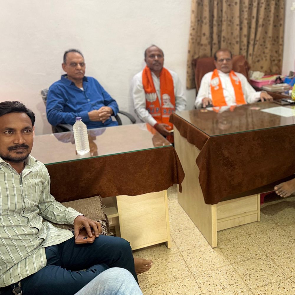પાટણ ભાજપ પૂર્વ પ્રમુખની ઓફિસે 'મન કી બાત':વડાપ્રધાન મોદીના કાર્યક્રમનું જીવંત પ્રસારણ યોજાયું