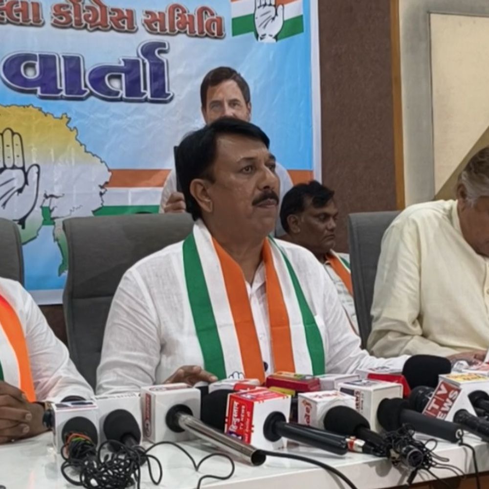 'સુરતમાં પાણી નથી મળતું પણ નશો ગલીએ-ગલીએ મળે છે':દારૂ, ડ્રગ્સ અને ખાડીપૂર મુદ્દે કોંગ્રેસ લાલઘૂમ, અમિત ચાવડાએ ગૃહમંત્રી હર્ષ સંઘવીનું રાજીનામું માંગ્યું