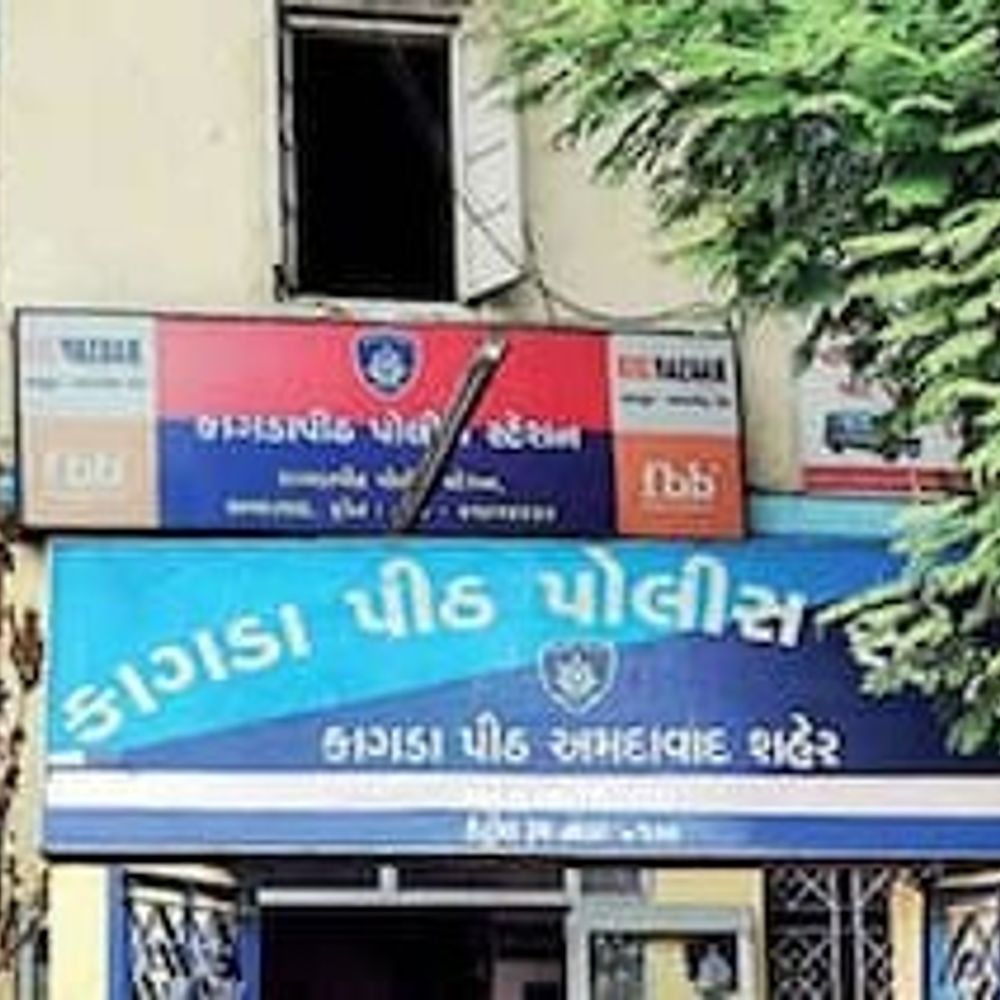 ફેક આઈડી બનાવી યુવતીને હેરાન કરી બદનામ કરવાનો પ્રયાસ:સિવિલની નર્સનું ફેક આઈડી બનાવી તેના ફોટા ભત્રીજાને મોકલી બિભત્સ મેસેજ કર્યાં, બે શખસ સામે પોલીસ ફરિયાદ