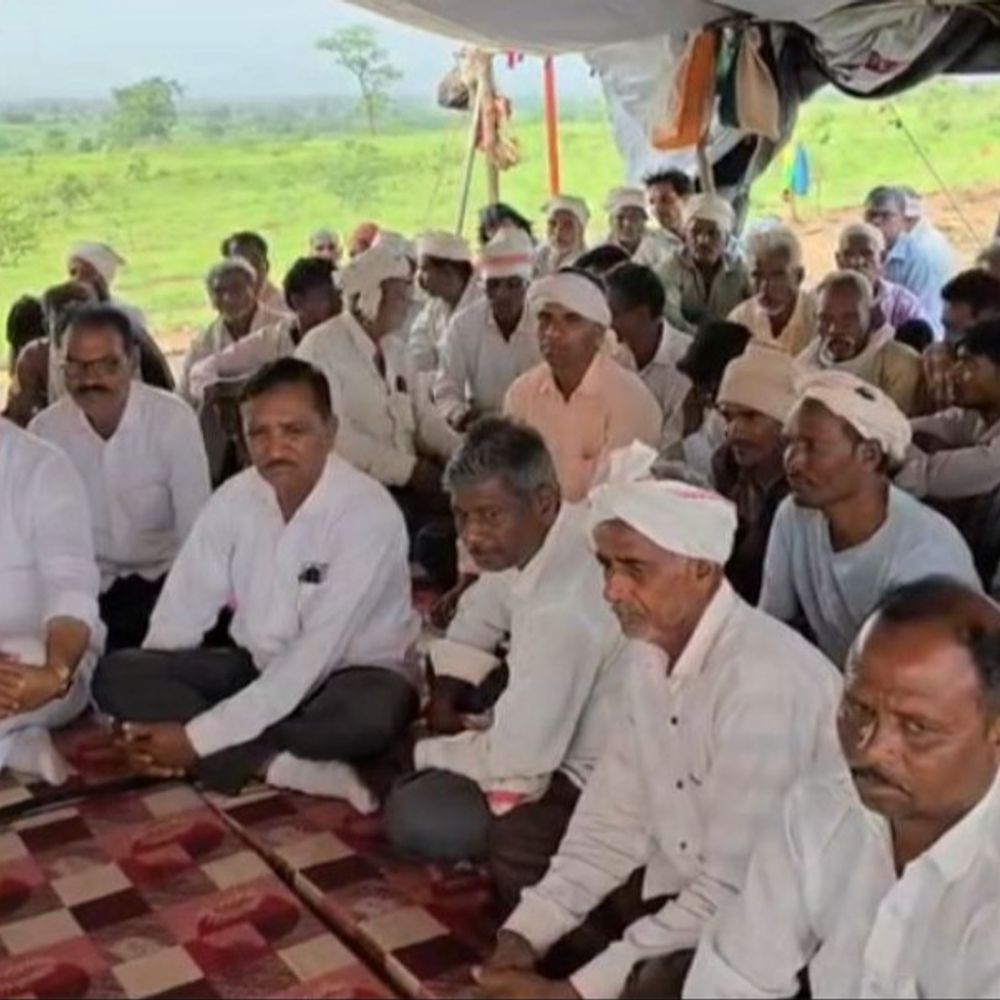 રાજ્ય સરકાર ઝૂકી, 24 દિવસથી ચાલતા સાગબારા આંદોલનનો અંત:બે મંત્રીઓએ ઉપવાસીઓને પારણા કરાવ્યા, ખેડૂતોના પેન્ડિંગ દાવાઓની પ્રક્રિયા ઝડપી કરવાની ખાતરી