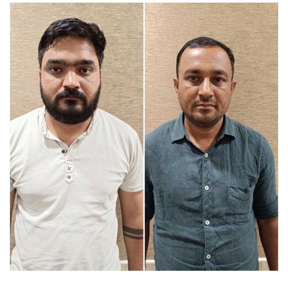 લાંચ લેતા કોન્સ્ટેબલ ઝડપાયો:સતલાસણ પોલીસ સ્ટેશનના કોન્સ્ટેબલ અને તેના સાગરીત 83 હજારની લાંચ લેતા ઝડપાયા