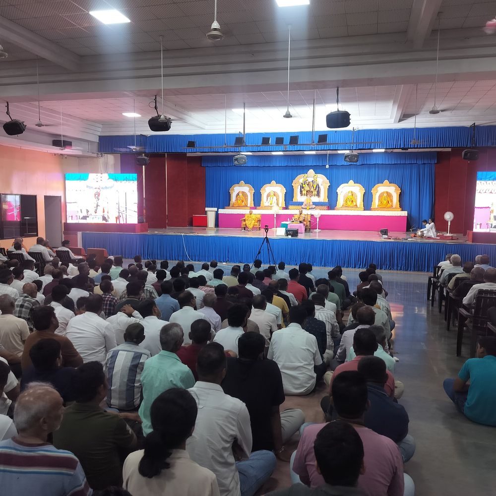 નવસારી BAPS મંદિરમાં ત્રિદિવસીય સત્સંગ પારાયણ યોજાઈ:સૌમ્યકીર્તન સ્વામીએ પ્રગટ ભગવાનના મહિમાનું પાન કરાવ્યું