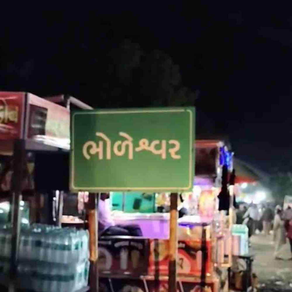 લાલપુર ભોળેશ્વર મંદિરે શ્રાવણ માસમાં ભક્તોની ભીડ:'હર હર મહાદેવ'ના જયઘોષથી મંદિર પરિસર ગુંજી ઉઠ્યું