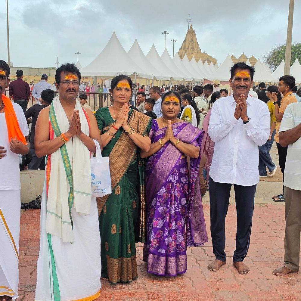 સોમનાથમાં ત્રીજા શ્રાવણી સોમવારે હજારો ભક્તો ઉમટ્યા:75 ધ્વજાપૂજા, 65 સોમેશ્વર પૂજા, 572 રૂદ્રાભિષેક અને 44 હજાર આહુતિ, સાંજે 7 વાગ્યા સુધીમાં 71,000 ભક્તોએ દર્શન કર્યા