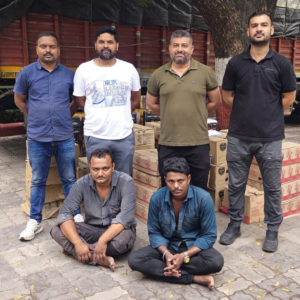 નવસારી LCBએ ₹8.04 લાખનો વિદેશી દારૂ ઝડપ્યો:આઇશર ટેમ્પો સહિત ₹18.29 લાખનો મુદ્દામાલ જપ્ત, 2ની ધરપકડ