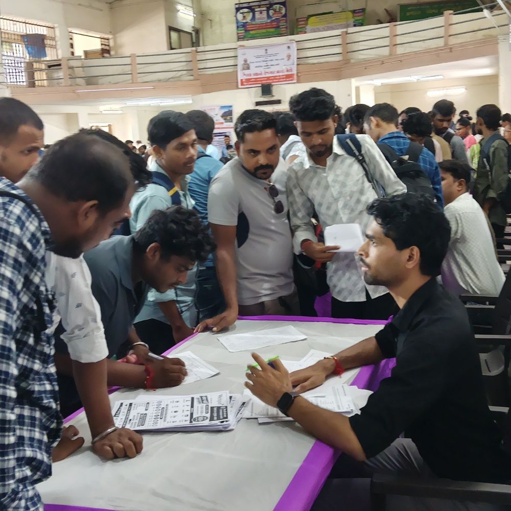 તાપીમાં રોજગાર મેળામાં 1000થી વધુ યુવાનો ઉમટ્યા:12થી વધુ કંપનીઓએ 550થી વધુ જગ્યાઓ માટે ભરતી કરી, 300થી વધુની પ્રાથમિક પસંદગી