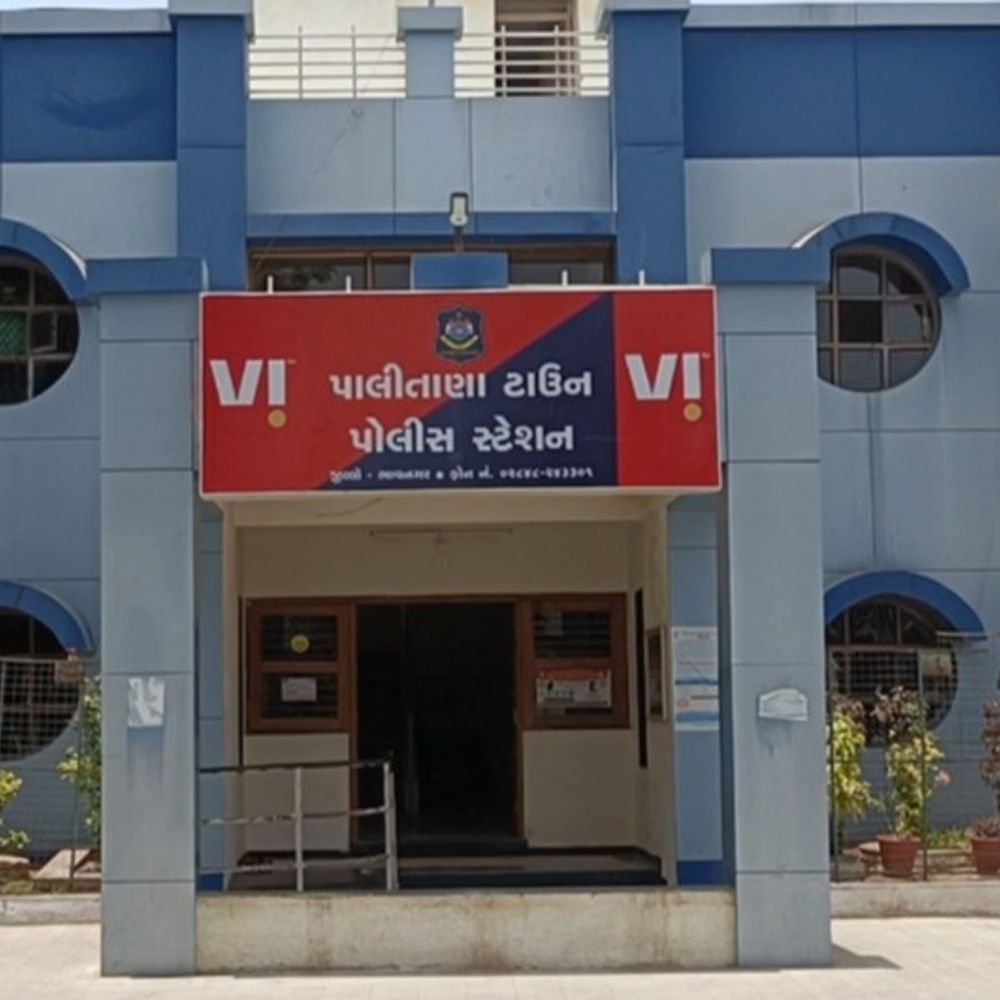 પાલીતાણામાં બંધ મકાનમાં તસ્કરોનો હાથફેરો:વૃદ્ધ દંપતી બહાર જતાં અજાણ્યા શખ્સે સોના-ચાંદીના દાગીના સહિત કુલ 1 લાખનો મુદ્દામાલ સાફ કર્યો