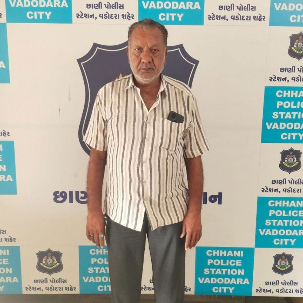 વડોદરામાં હિટ એન્ડ રનનો ભેદ ઉકેલાયો:સ્થળ પરથી મળેલા સાઈડ લાઈટના તૂટેલા ફાઈબર કવરથી લાલરંગની કાર સુધી પોલીસ પહોંચી, વાસદ ટોલનાકાના CCTVના આધારે 14 શંકાસ્પદ કારની તપાસ કરતા કળી મળી