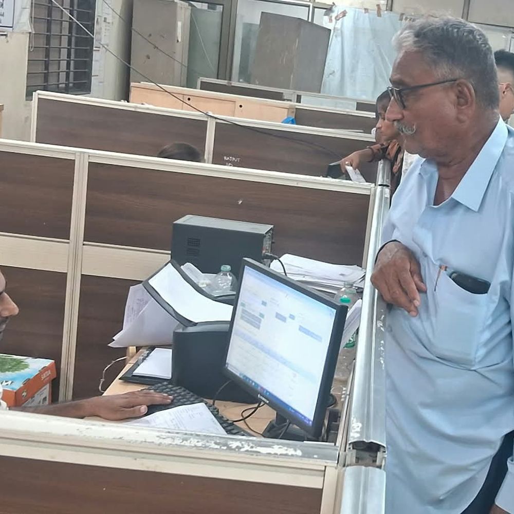 ડિજિટલ ઈન્ડિયાના દાવા પોકળ: ઈ-ધરા કેન્દ્રમાં સર્વર ડાઉન