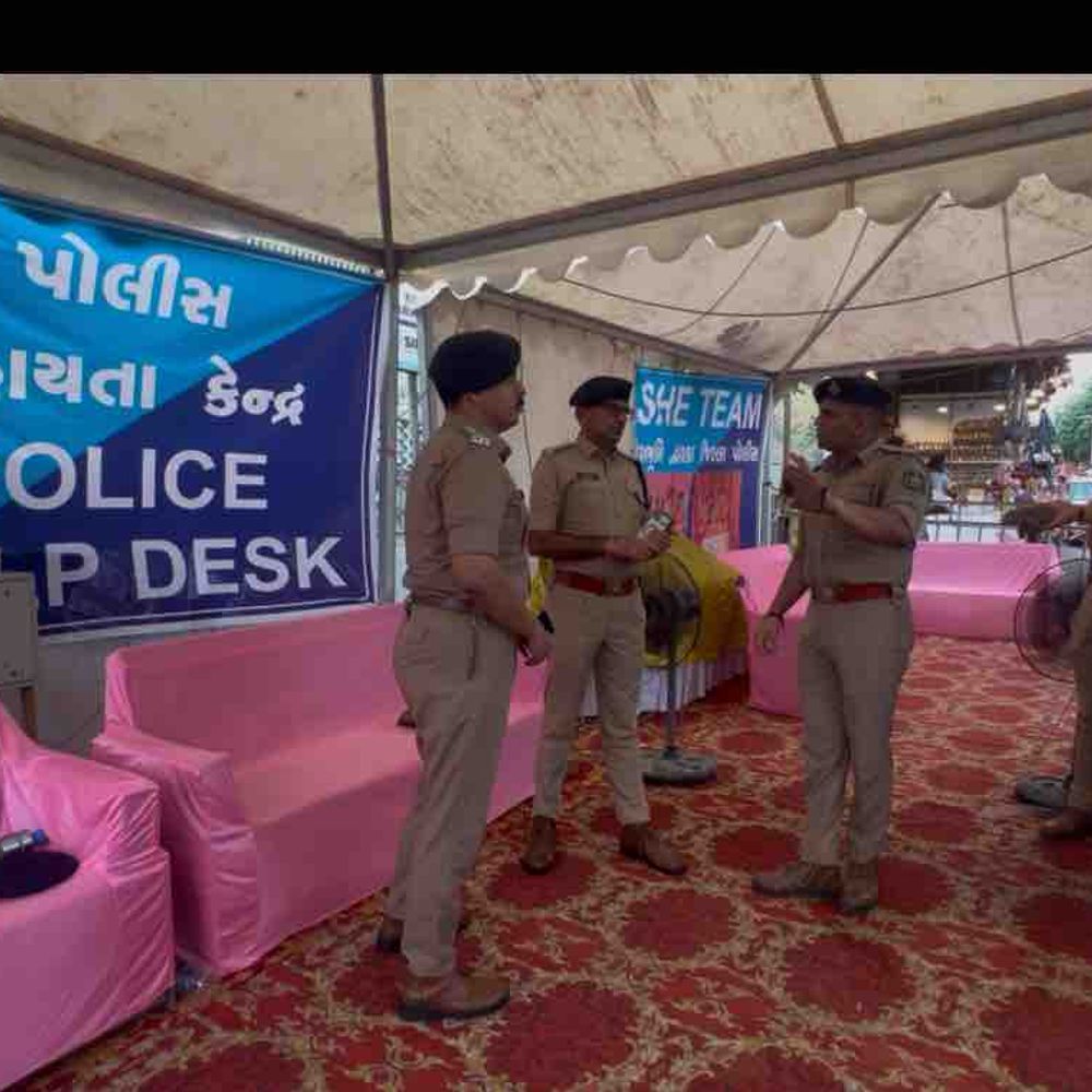દ્વારકાધીશ મંદિરે સાતમ-આઠમ તહેવાર માટે ચુસ્ત સુરક્ષા વ્યવસ્થા:મંદિરમાં ભીડ નિયંત્રણ માટે 'C ટીમ' તૈનાત; સરળ અવર-જવર માટે બેરિકેડિંગ