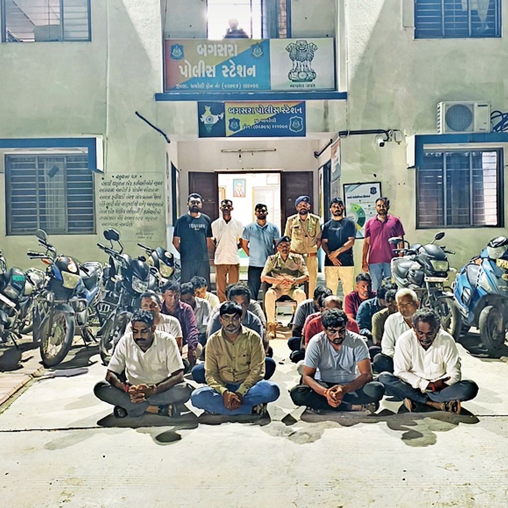 અમરેલીના નાના મુંજીયાસર ગામમાં જુગાર રમતા 18 ઝડપાયા
