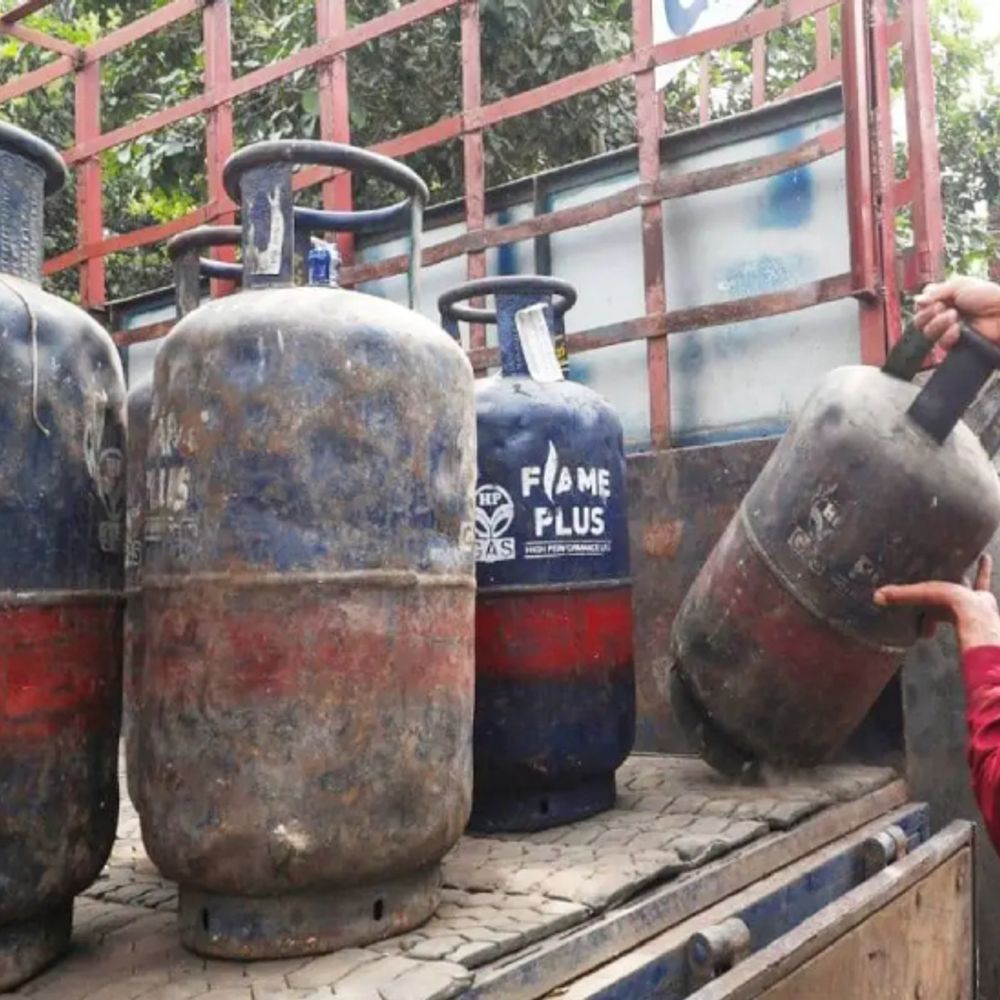ગેસ, દૂધ, કાર મોંઘા; LPG e-KYC, બોર્ડિંગ પાસમાં મોટા ફેરફાર