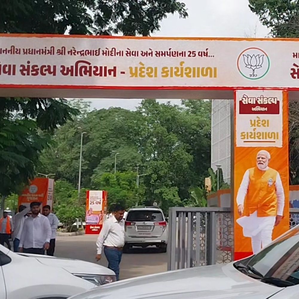 ભાજપ પ્રદેશ પ્રભારી તરુણ ચુગ સર્કિટ હાઉસ પહોંચ્યા:ગાંધીનગરમાં બંધબારણે ‘મહાબેઠક’, ગુપ્ત ચર્ચામાં હર્ષ સંઘવી અને જગદીશ વિશ્વકર્મા અને મહારાષ્ટ્રના મંત્રી આશિષ શેલાર જોડાયા