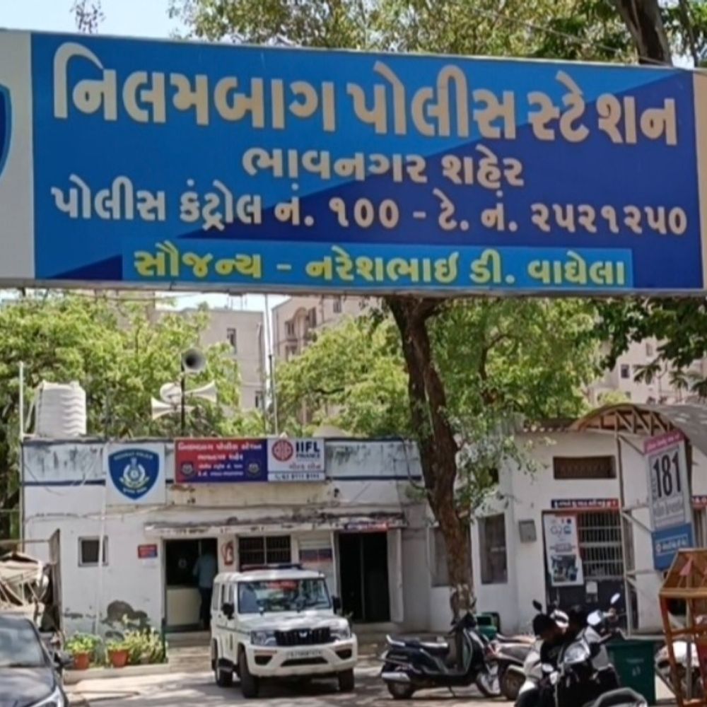 લીલાસર્કલ પાસે યુવક પર હિચકારો હુમલો:વાહન જોઈને ચલાવવાનું કહેતાં 8 શખ્સોએ ઢસડીને માર માર્યો, જાનથી મારી નાખવાની ધમકી આપી