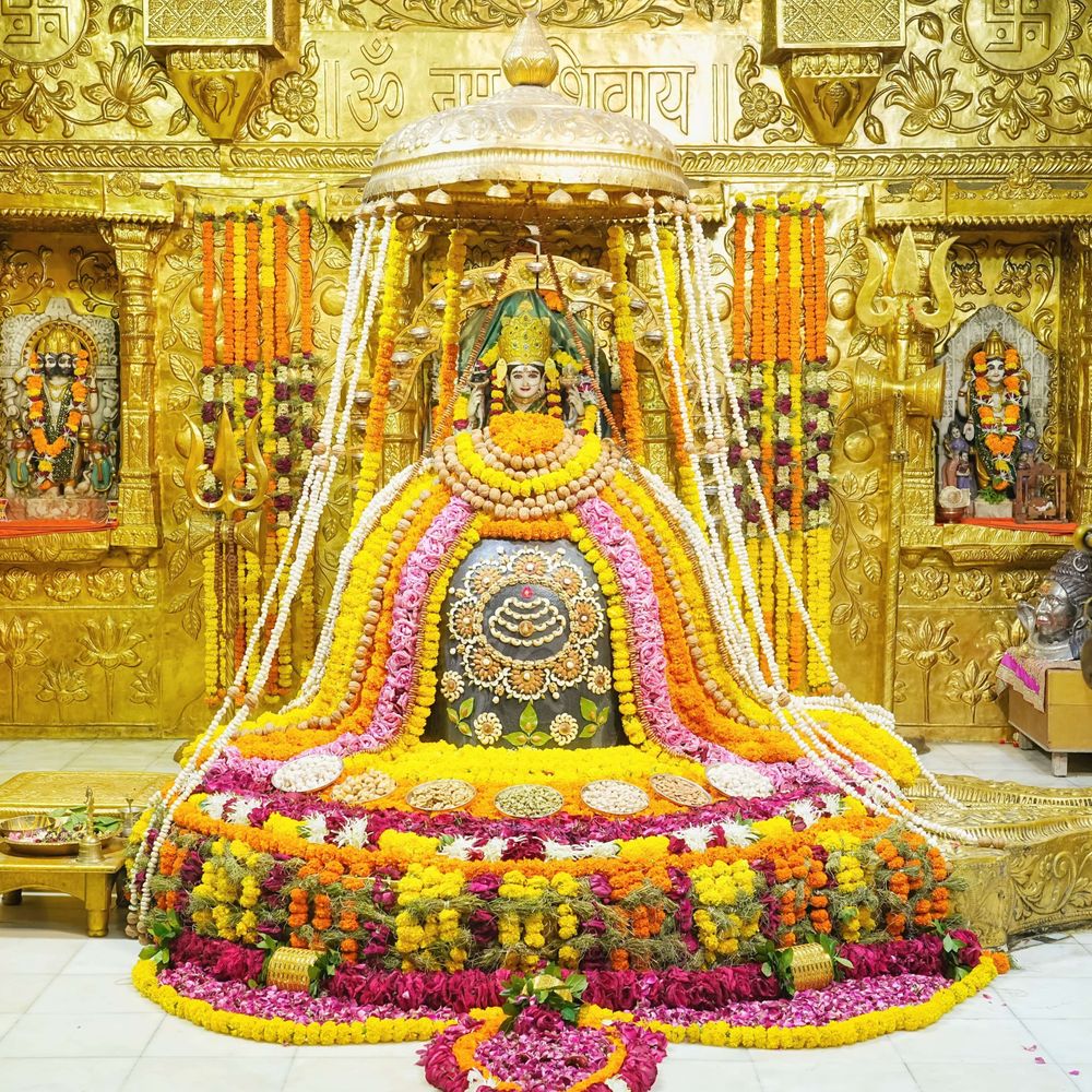 સોમનાથ મહાદેવને શ્રાવણ કૃષ્ણ ષષ્ઠીએ સુકામેવાનો દિવ્ય શૃંગાર:તડકા-તાપ સહન કર્યા પછી ફળ સુકોમેવો બને તેમ, સંઘર્ષ બાદ કલ્યાણનો સંદેશ મળ્યો