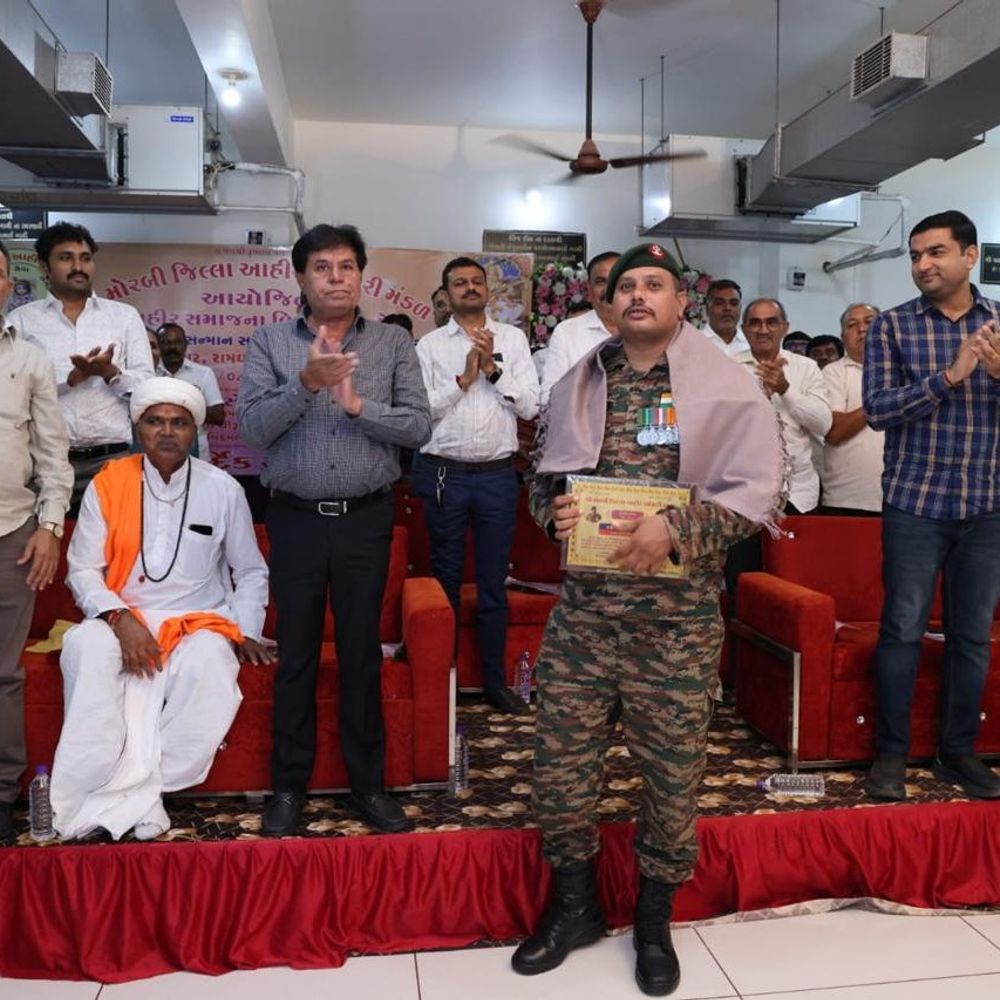 મોરબીમાં આહીર સમાજના 97 તેજસ્વી વિદ્યાર્થીઓનું સન્માન:નિવૃત્ત કર્મચારીઓ અને નવા ક્લાસ-1, 2 અધિકારીઓને પણ કરાયા સન્માનિત