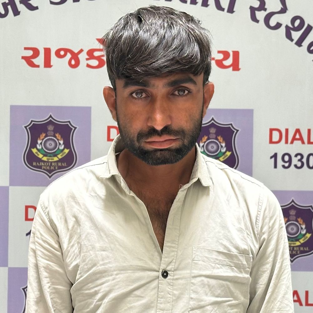 ફેસબુક મારફત ખોટી જાહેરાત આપી આચરી છેતરપિંડી:CRPFના નિવૃત આસીસ્ટંટ કમાન્ડન્ટની ખોટી ઓળખ આપી સસ્તામાં ફર્નિચર વેચવાનું કહી રૂ.12,000 પડાવ્યા, આરોપીની ધરપકડ