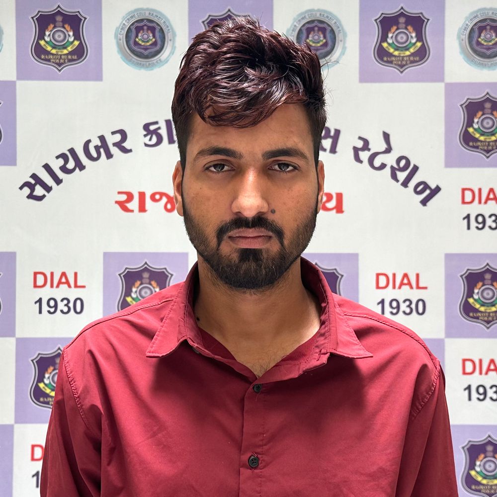 ડેટિંગ એપની ફ્રેંનચાઈઝી આપવાની લાલચે 17 લાખ પડાવ્યા:સાયબર ક્રાઇમે રાજસ્થાની શખ્સની ધરપકડ કરી, કોઈન વેચાણ પર 25% કમિશનની લાલચ આપી'તી