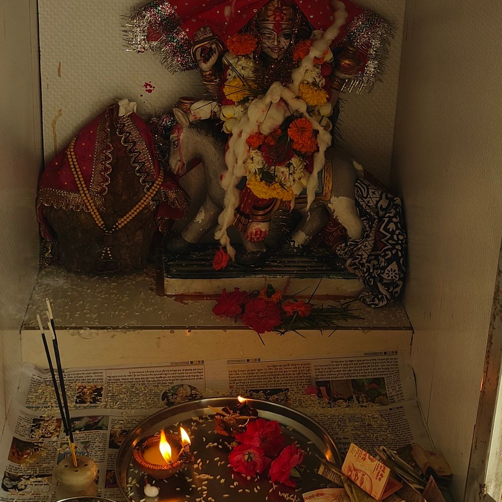 આનંદપુરાકંપામાં બહેનોએ શીતળા સાતમનું પૂજન કર્યું:શીતળા માતાના મહત્વની વાર્તા વાંચી, બાજરીના લોટનો પ્રસાદ બનાવી ભોગ ધરાવ્યો